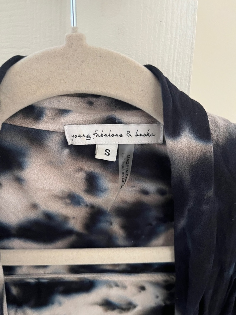 Young Faboulous & Broke Tie-Front Black & White Tie-Dye Lounge Top size small - Picture 4 of 4